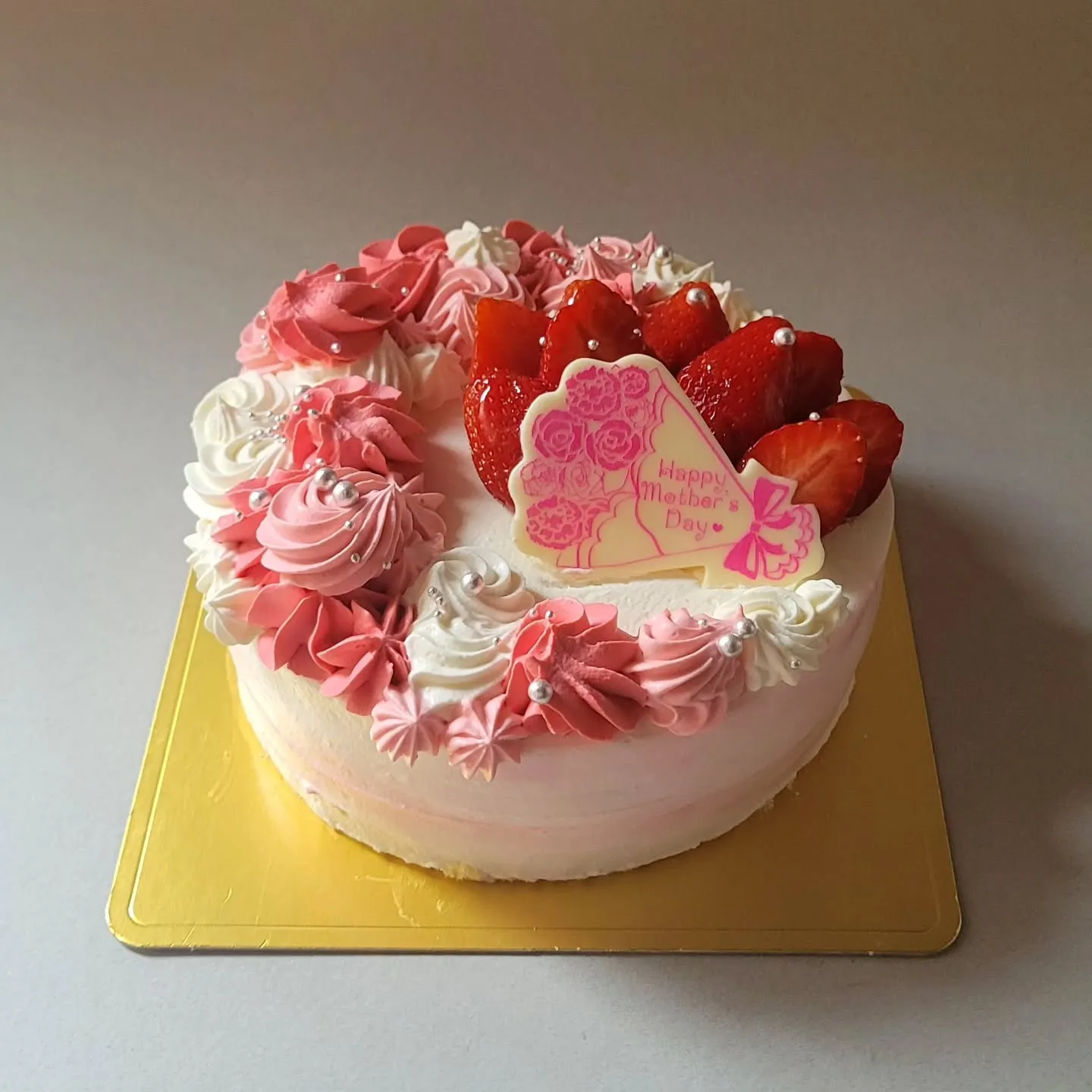 母の日のケーキのご案内です