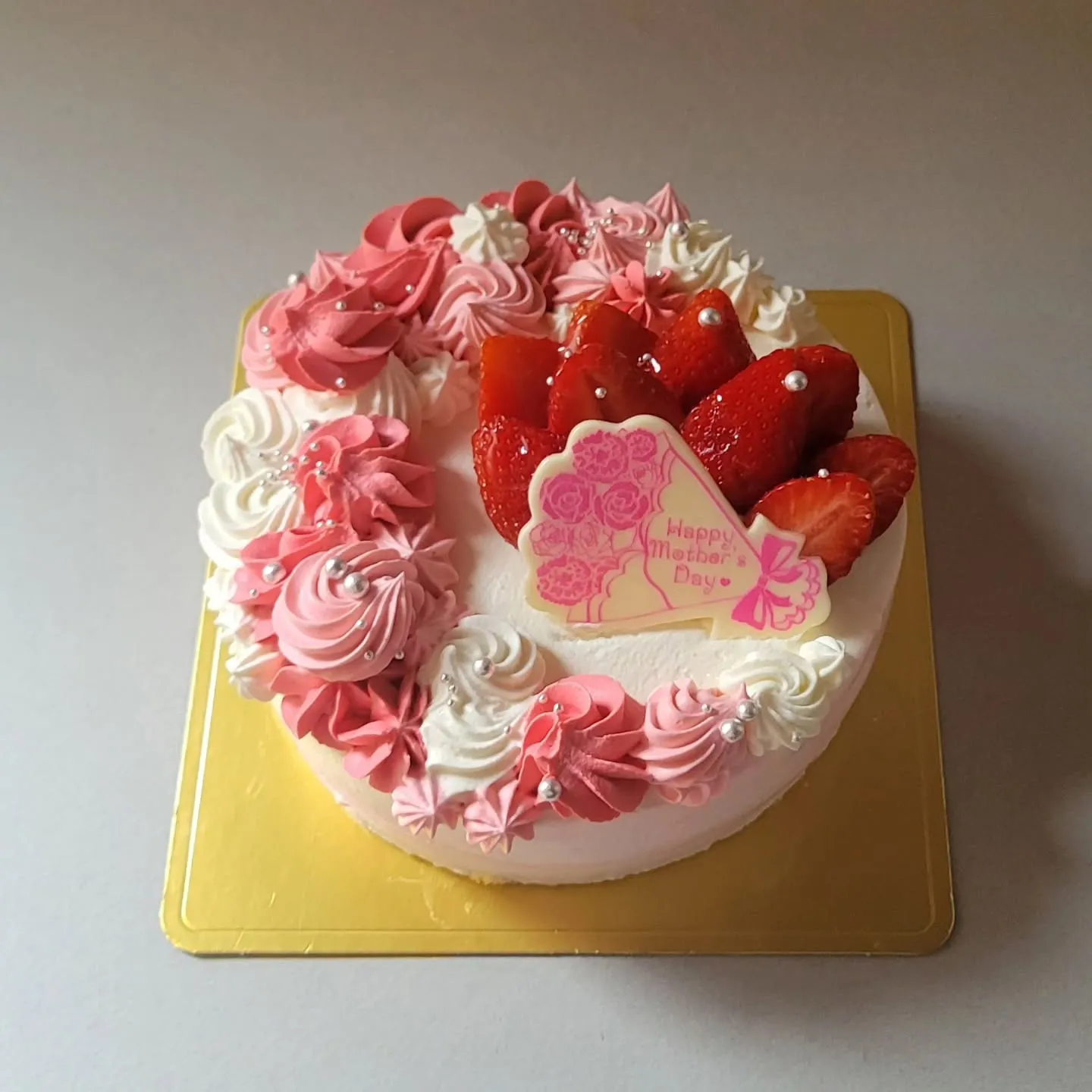 母の日のケーキのご案内です