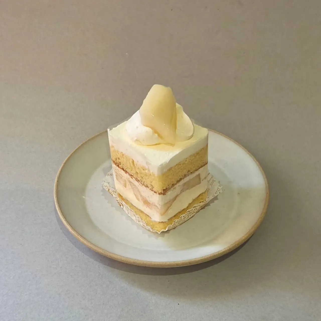 洋梨のショートケーキ